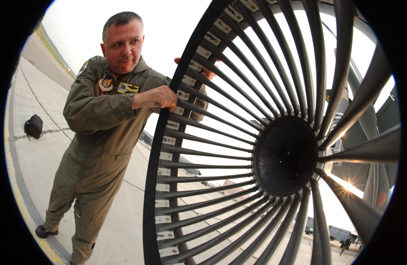 Illustration for article titled The Future Of Aerial Refueling Includes Stabilized Drogues And No Humans